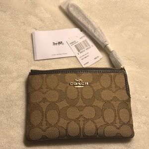 NWT COACH CORNER ZIP WRISTLET IN SIGNATURE CANVAS